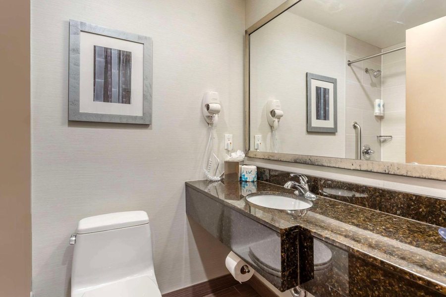 Four Points by Sheraton Manhattan Midtown West New York City New York — Bathroom