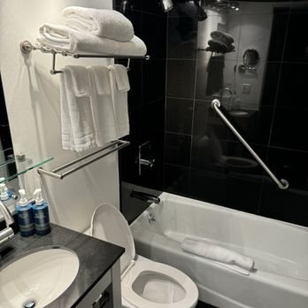 Four Points by Sheraton Manhattan SoHo Village New York City New York — Bathroom