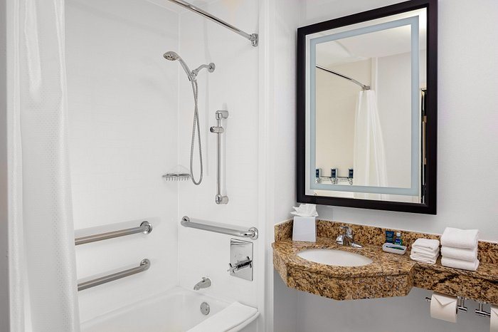 Four Points By Sheraton Memphis East — Bathroom