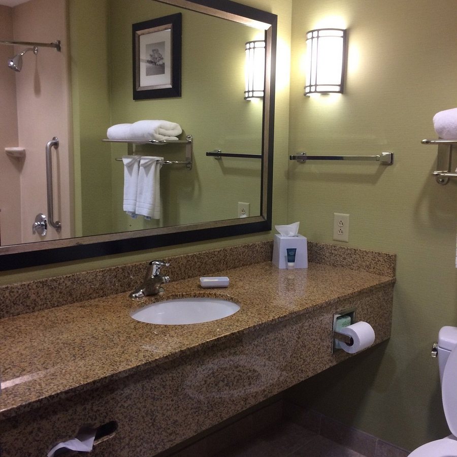 Four Points By Sheraton Memphis Southwind — Bathroom