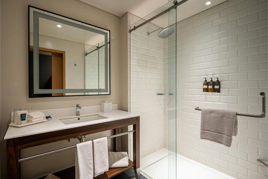 Four Points by Sheraton Mexico City Colonia Roma — Bathroom
