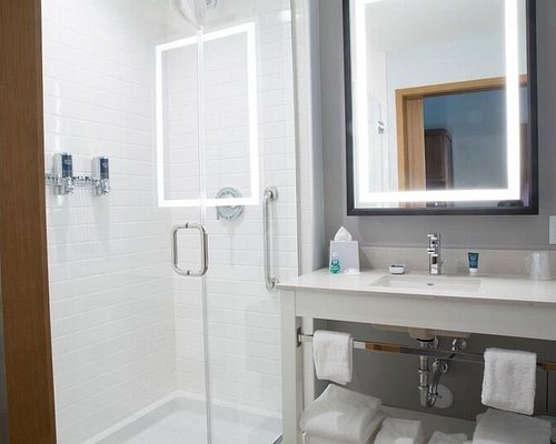 Four Points by Sheraton Miami Airport — Bathroom