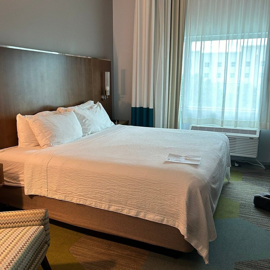 Four Points by Sheraton Miami Airport — Guest room