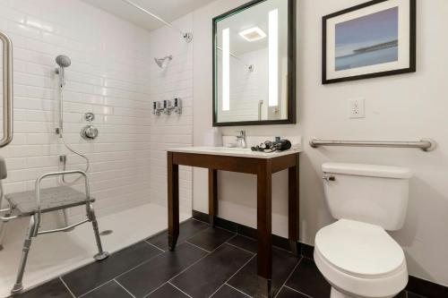 Four Points by Sheraton Myrtle Beach — Bathroom