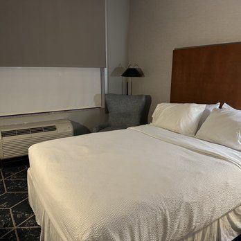 Four Points By Sheraton Oklahoma City Quail Springs — Guest room