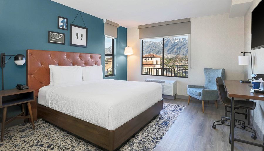 Four Points by Sheraton Ontario Rancho Cucamonga — Guest room