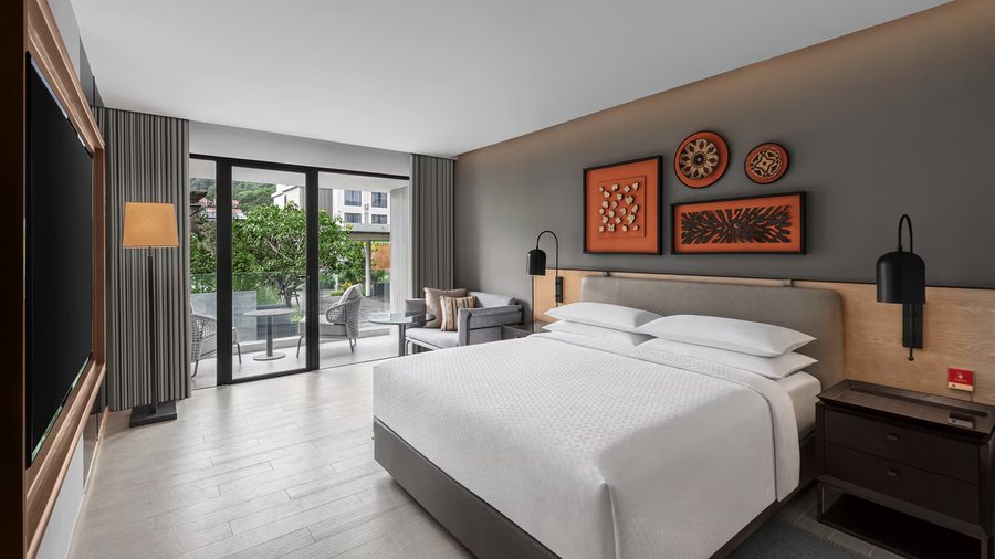 Four Points by Sheraton Phuket Patong Beach Resort — Guest room