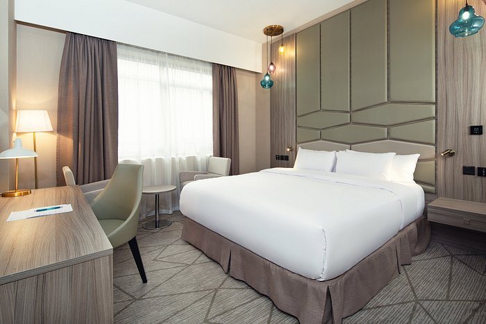 Four Points by Sheraton Production City Dubai — Guest room