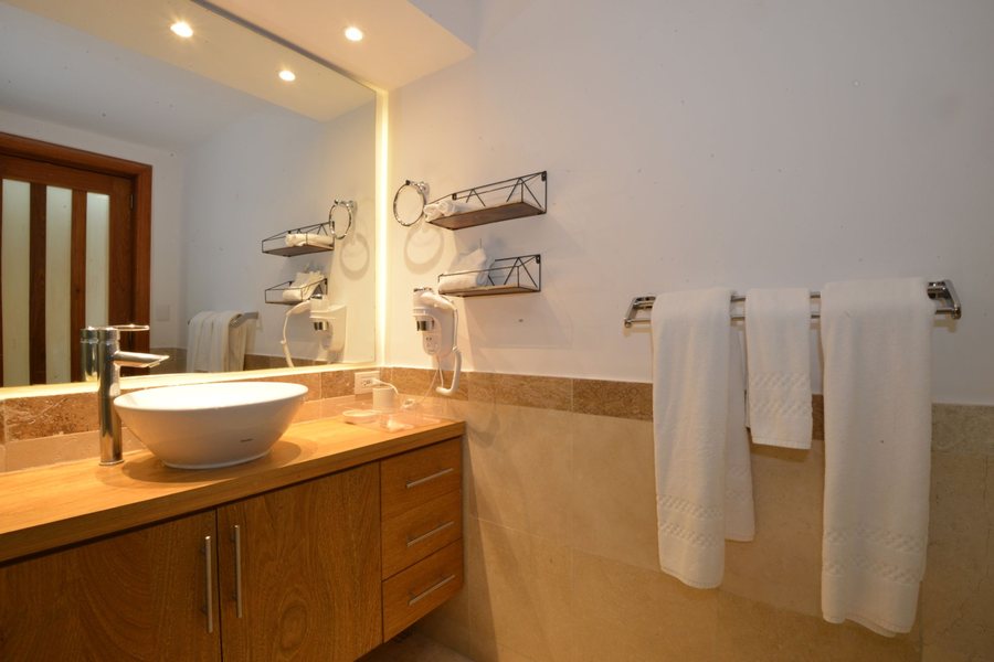 Four Points by Sheraton Puntacana — Bathroom