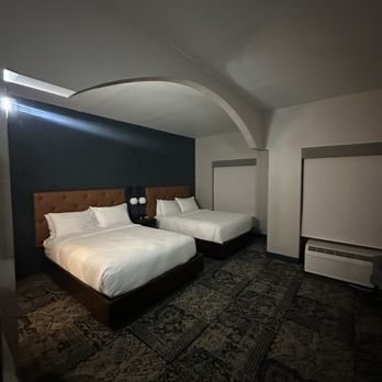 Four Points by Sheraton Raleigh Arena — Guest room