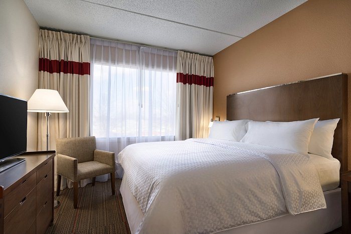 Four Points by Sheraton Raleigh North — Guest room