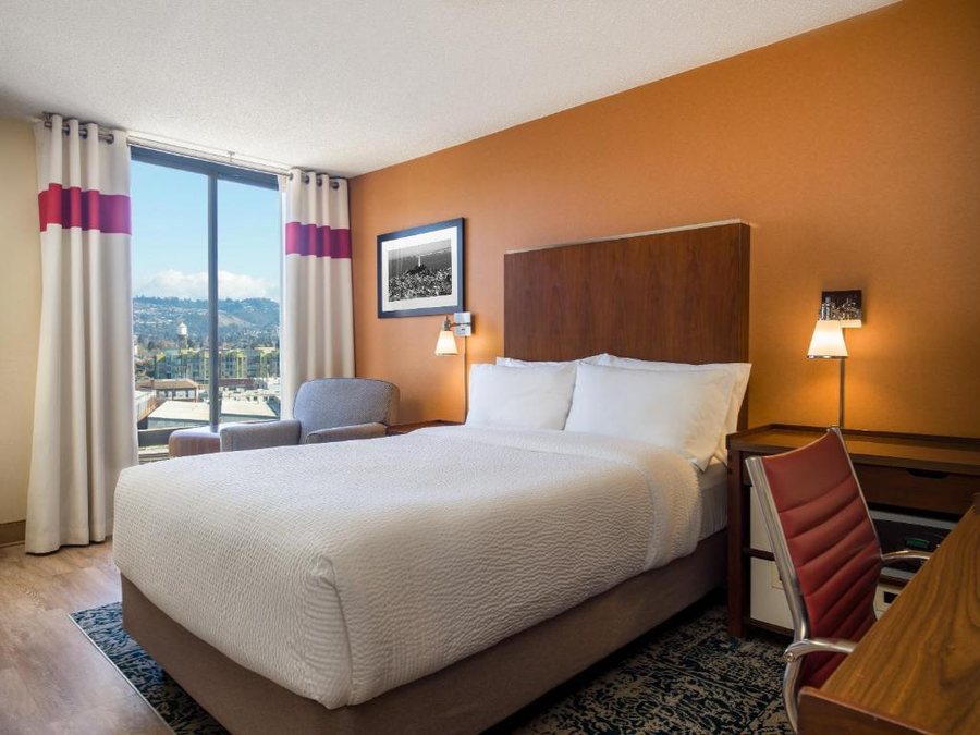 Four Points by Sheraton San Francisco Bay Bridge — Guest room