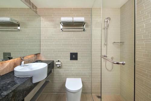 Four Points by Sheraton Singapore Riverview — Bathroom