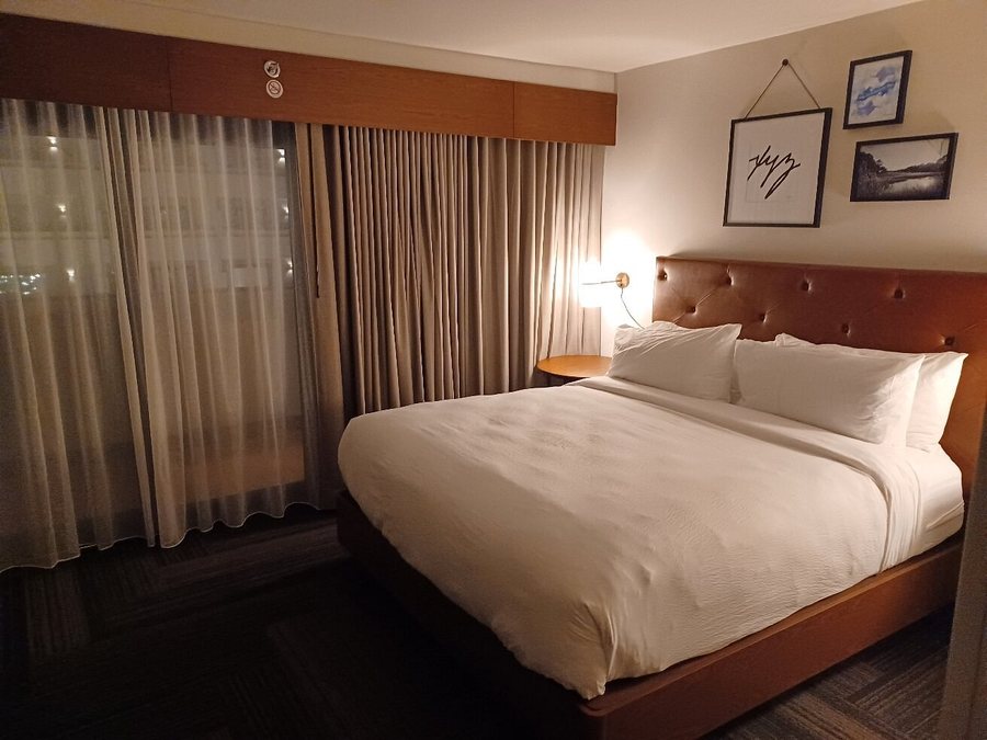 Four Points by Sheraton Spartanburg — Guest room