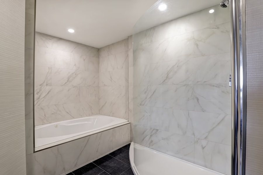 Four Points by Sheraton St Catharines Niagara Suites — Bathroom