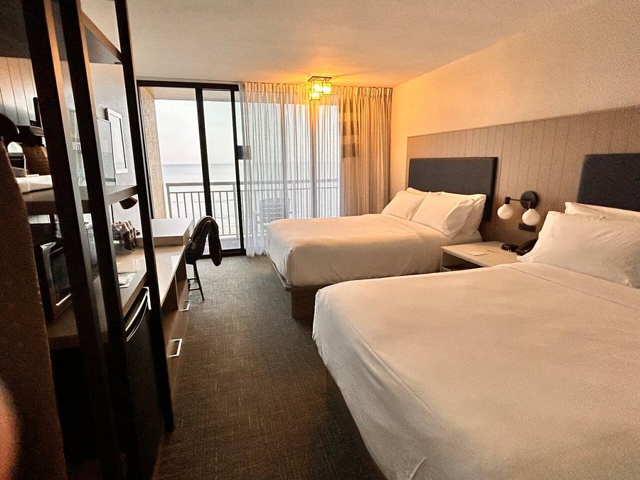 Four Points by Sheraton Virginia Beach Oceanfront — Guest room