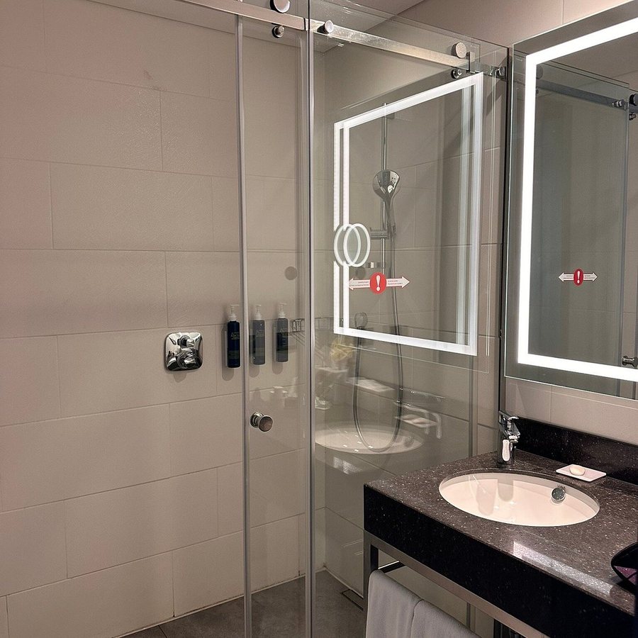 Four Points Flex By Sheraton Istanbul Taksim Square Istanbul — Bathroom