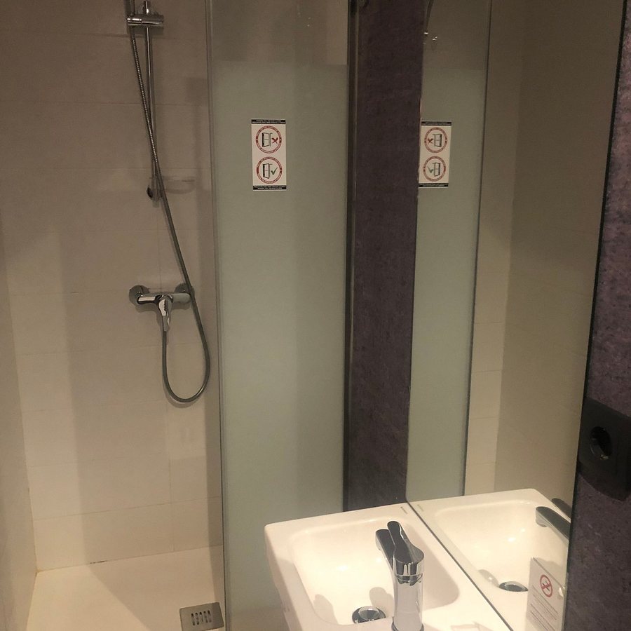 Four Points Flex by Sheraton Malaga Centre — Bathroom