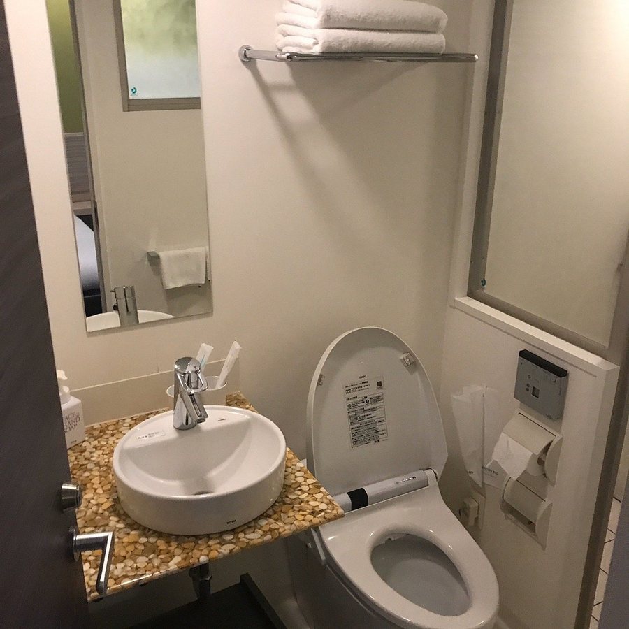 Four Points Flex by Sheraton Tokyo Ueno — Bathroom