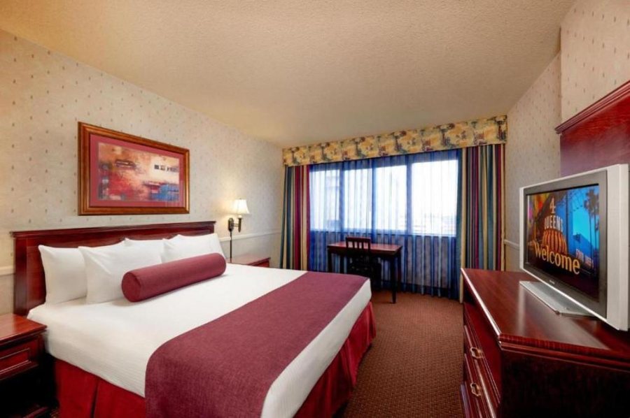 Four Queens Hotel Casino Las Vegas Nevada — Guest room