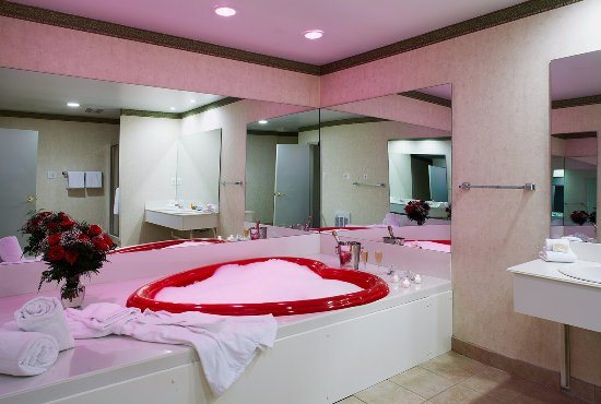 Four Seasons For Fun Bed Breakfast Lakeville Pocono Mountains Region Pennsylvania — Bathroom