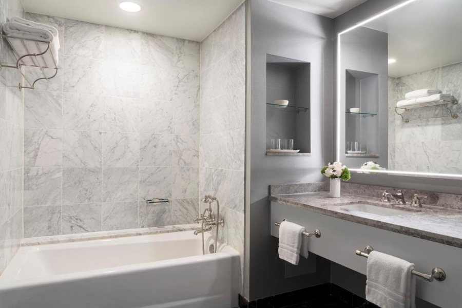 Four Seasons Hotel Atlanta — Bathroom