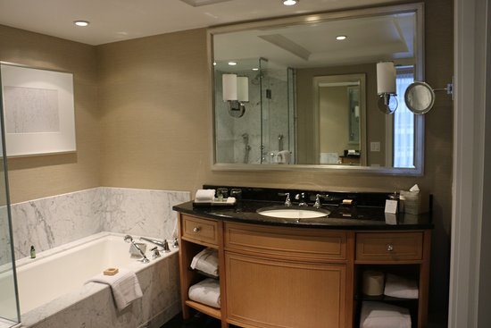 Four Seasons Hotel Boston — Bathroom