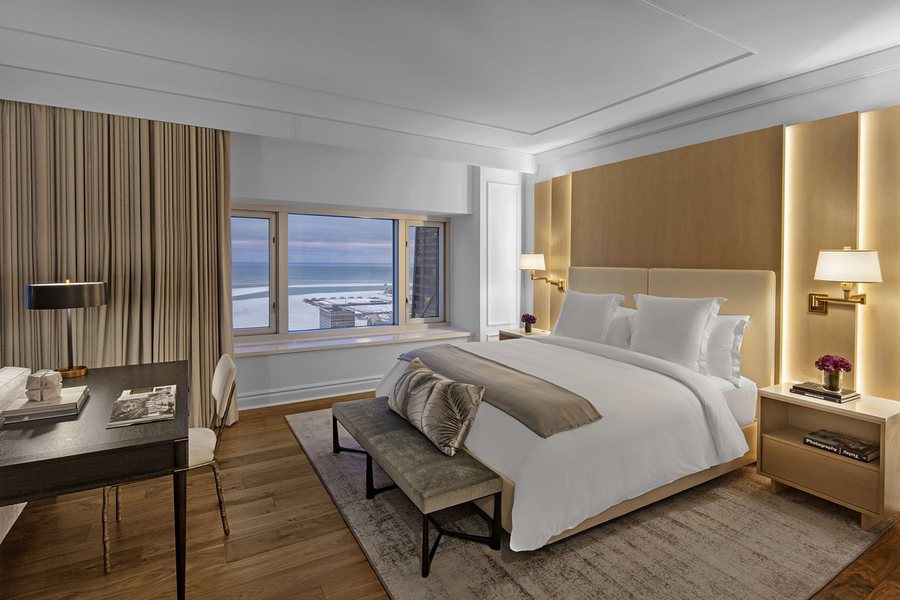 Four Seasons Hotel Chicago — Guest room