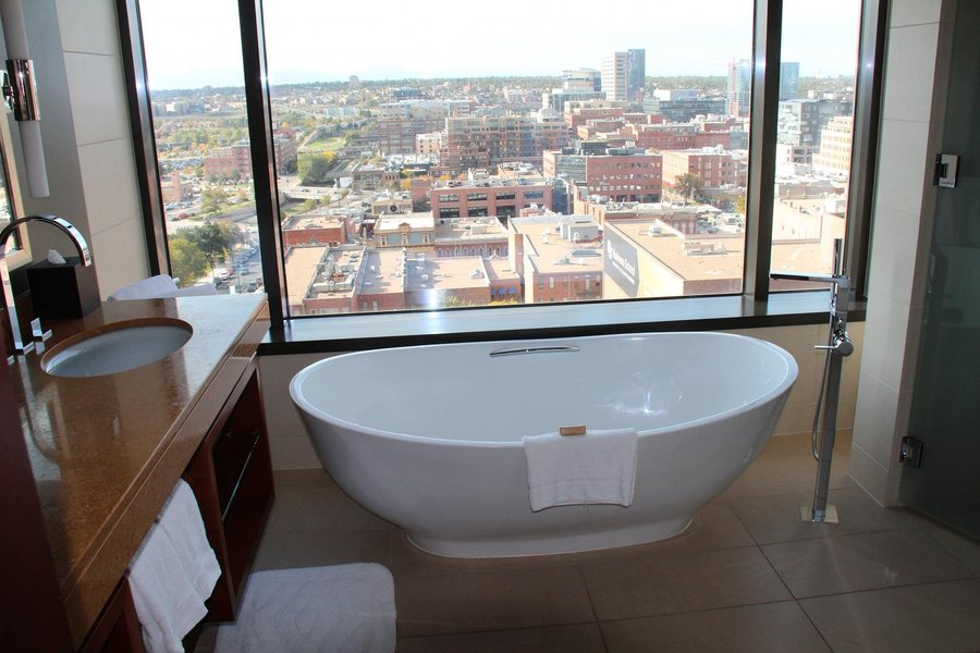 Four Seasons Hotel Denver — Bathroom