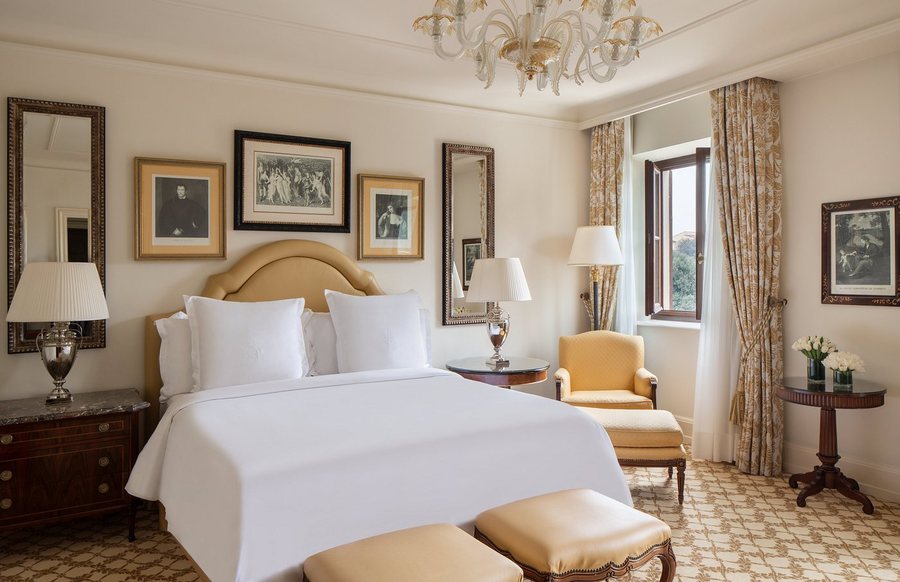 Four Seasons Hotel Firenze — Guest room