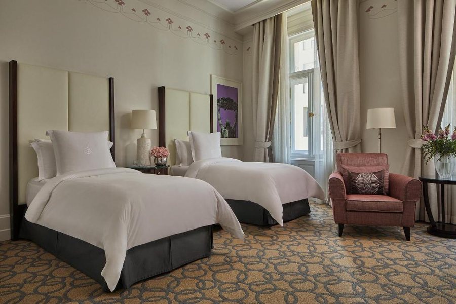 Four Seasons Hotel Gresham Palace Budapest — Guest room