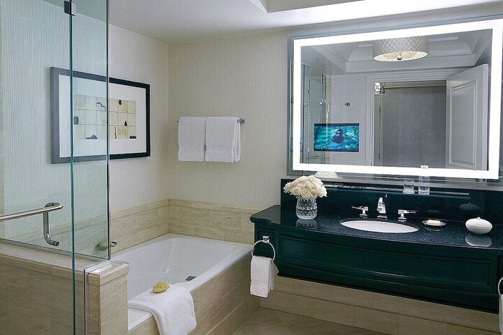 Four Seasons Hotel Las Vegas — Bathroom