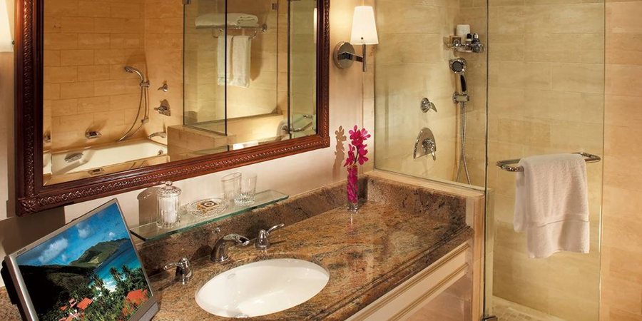 Four Seasons Hotel Los Angeles at Beverly Hills Los Angeles California — Bathroom