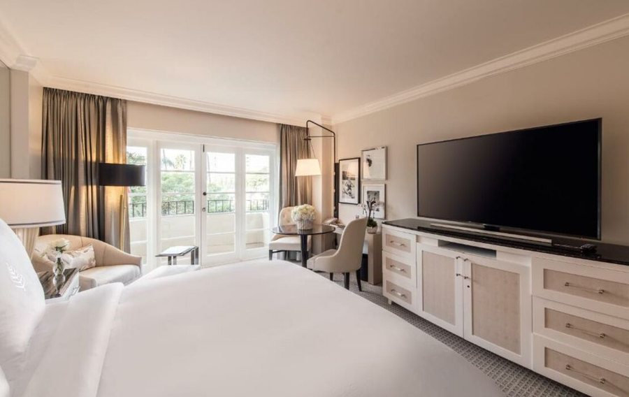 Four Seasons Hotel Los Angeles at Beverly Hills Los Angeles California — Guest room