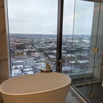 Four Seasons Hotel Minneapolis — Bathroom
