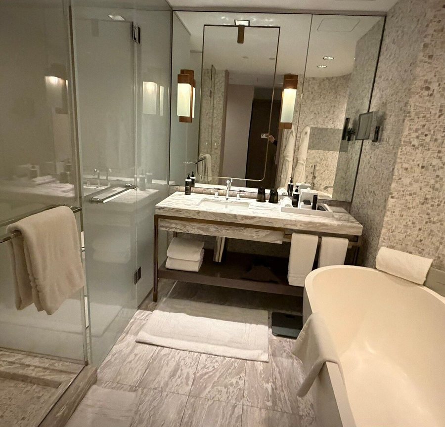 Four Seasons Hotel New York Downtown New York City New York — Bathroom