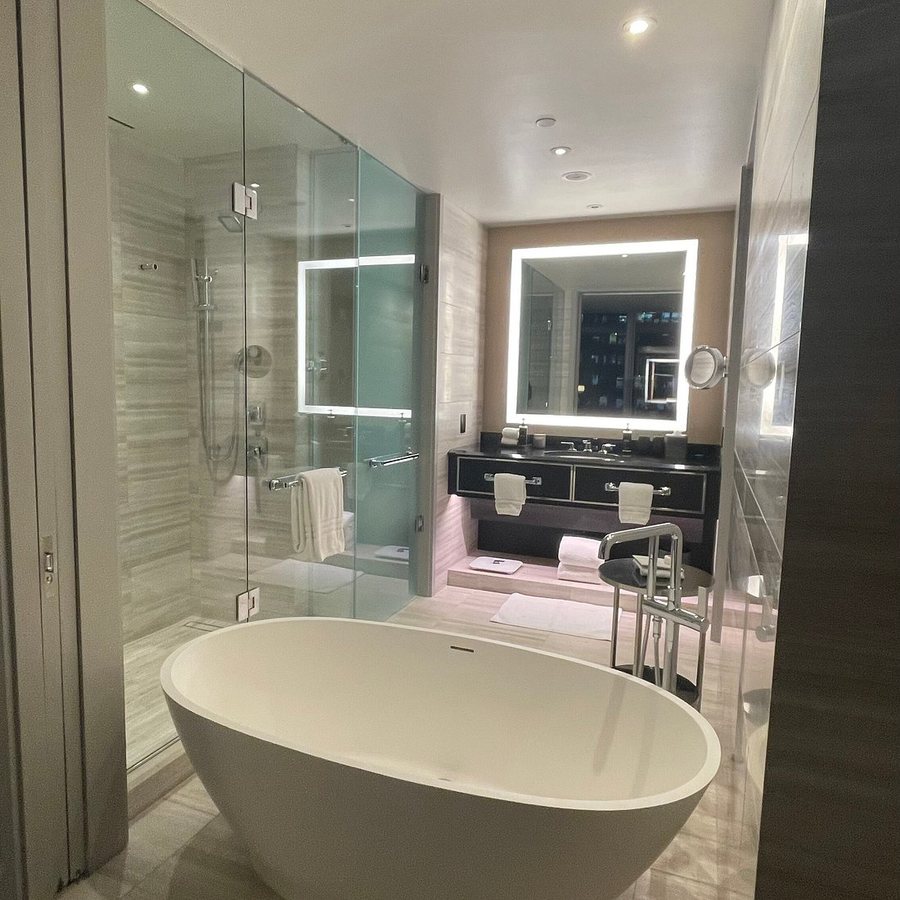 Four Seasons Hotel One Dalton Street Boston — Bathroom