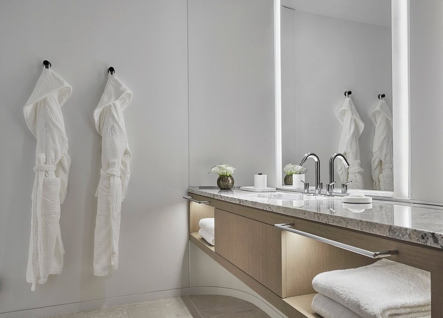 Four Seasons Hotel Philadelphia at Comcast Center — Bathroom