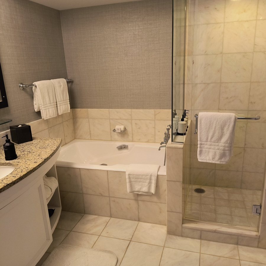Four Seasons Hotel San Francisco — Bathroom
