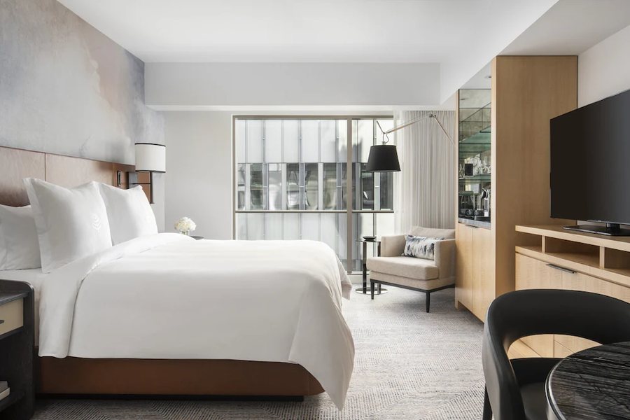 Four Seasons Hotel Seattle — Guest room