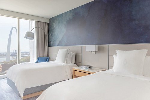 Four Seasons Hotel St Louis — Guest room