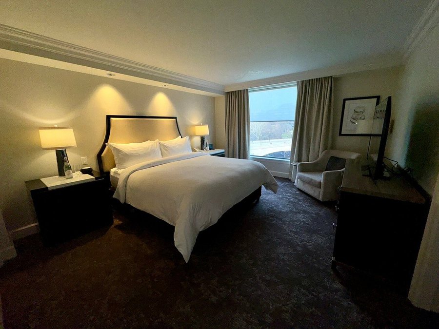 Four Seasons Hotel Washington DC — Guest room