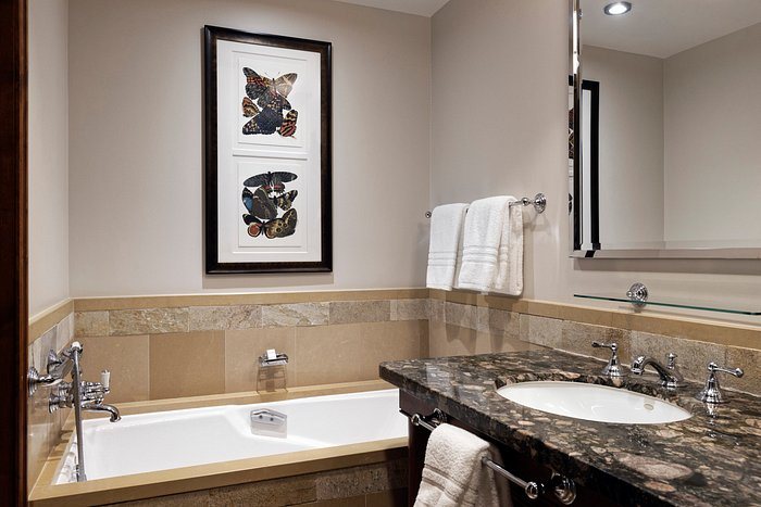 Four Seasons Resort and Residences Jackson Hole — Bathroom