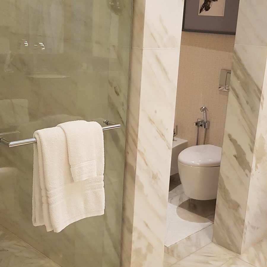 Four Seasons Resort Dubai at Jumeirah Beach — Bathroom