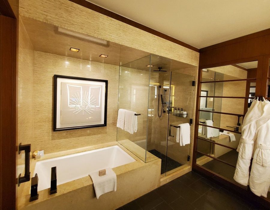 Four Seasons Resort Lanai Lanai City Lanai Hawaii — Bathroom