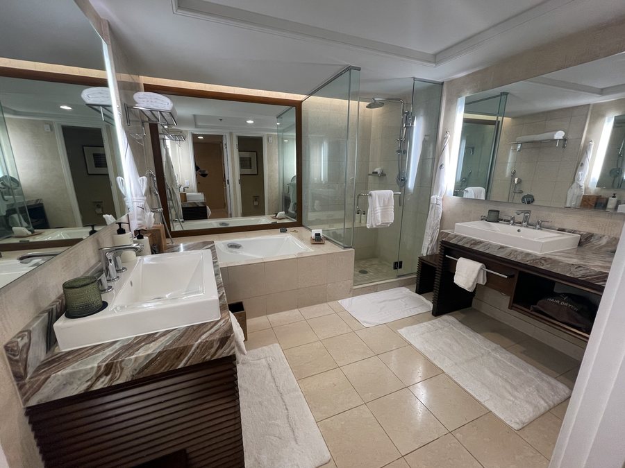 Four Seasons Resort Oahu At Ko Olina — Bathroom