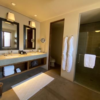 Four Seasons Resort Rancho Encantado Santa Fe — Bathroom