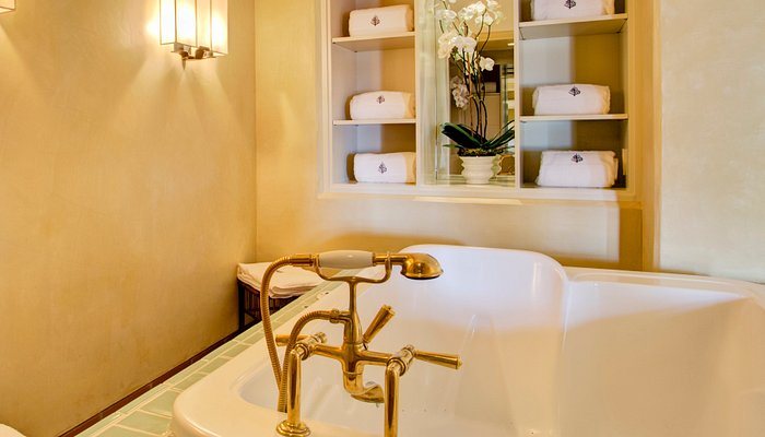 Four Seasons Resort The Biltmore Santa Barbara — Bathroom