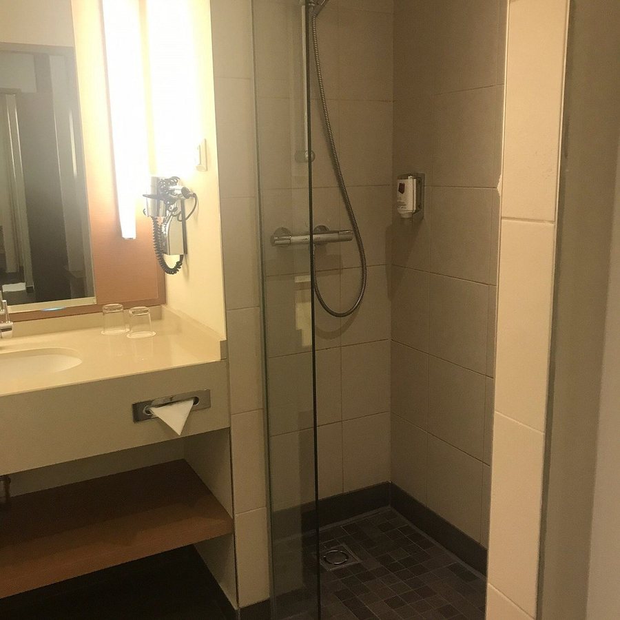 FourSide Hotel Suites Vienna — Bathroom