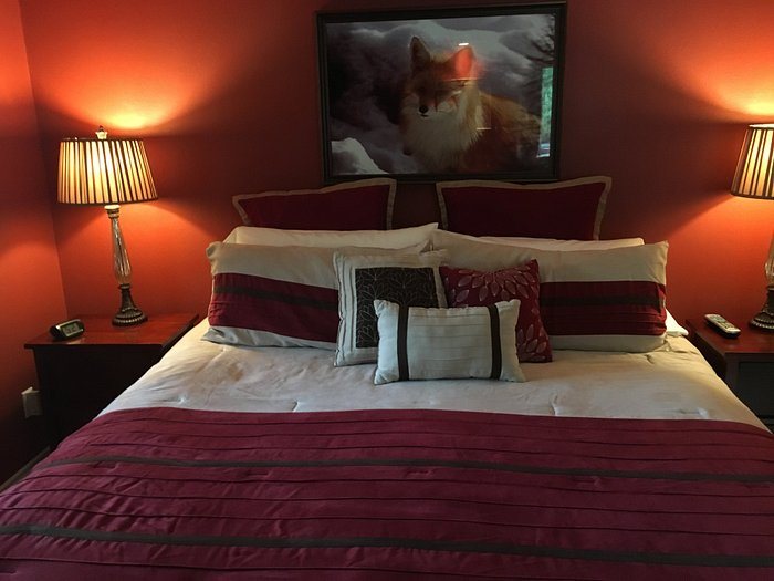 Fox Den Bed Breakfast — Guest room